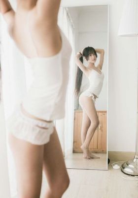 女秘书的特别招待_4K高清完整版播放